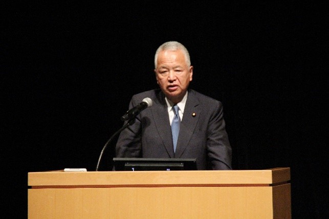 甘利明先生によるキーノートスピーチ
